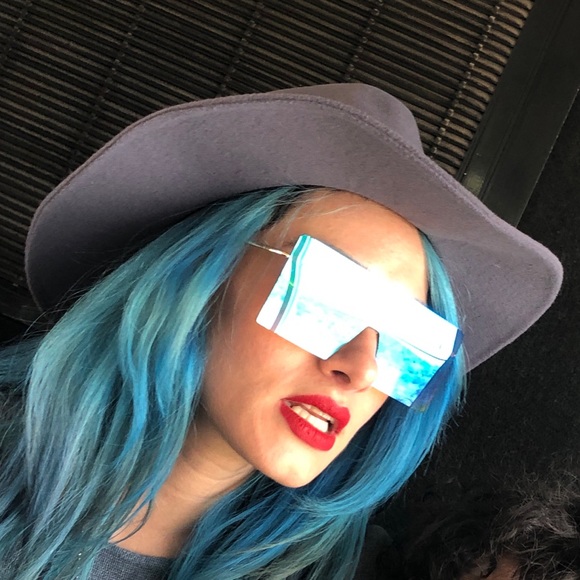 Sunglasses - Picture 1 of 3